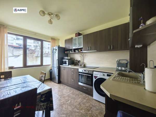 Дава под наем 3-стаен, гр. русе, център