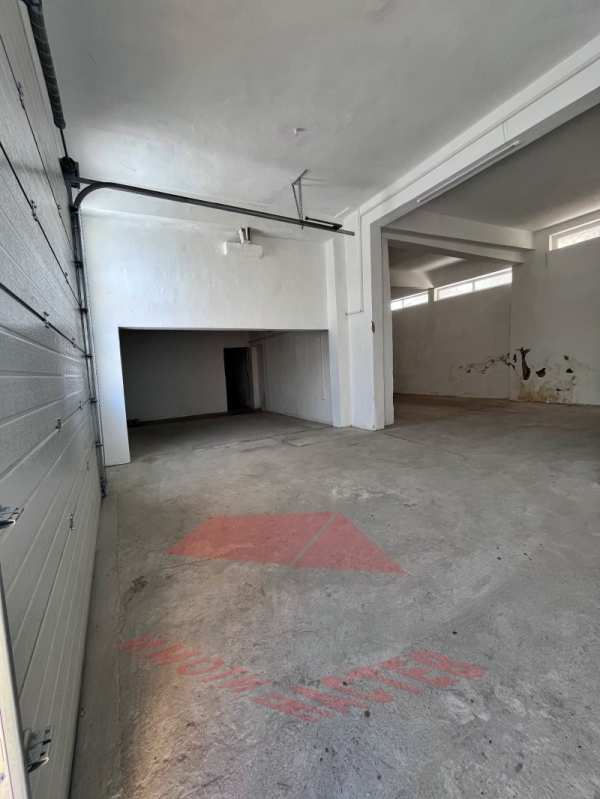 Дава под наем склад, гр. шумен, промишлена зона