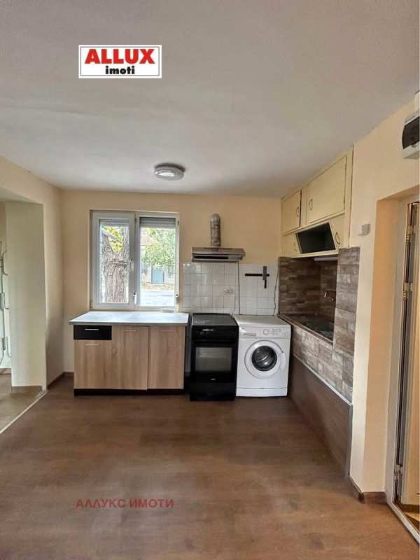 Дава под наем етаж от къща, с. николово, област русе