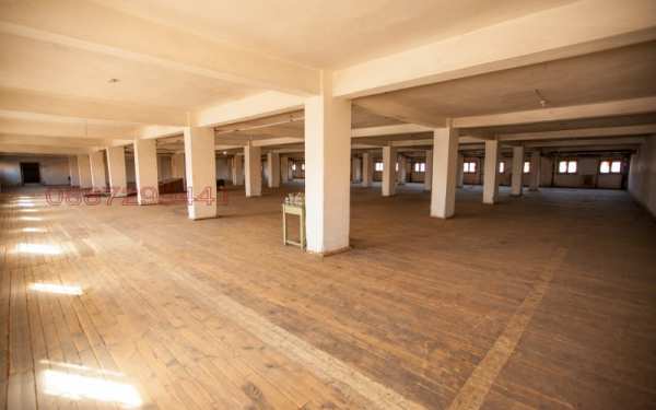 Дава под наем  склад гр. Дупница, област Кюстендил
      300 кв.м