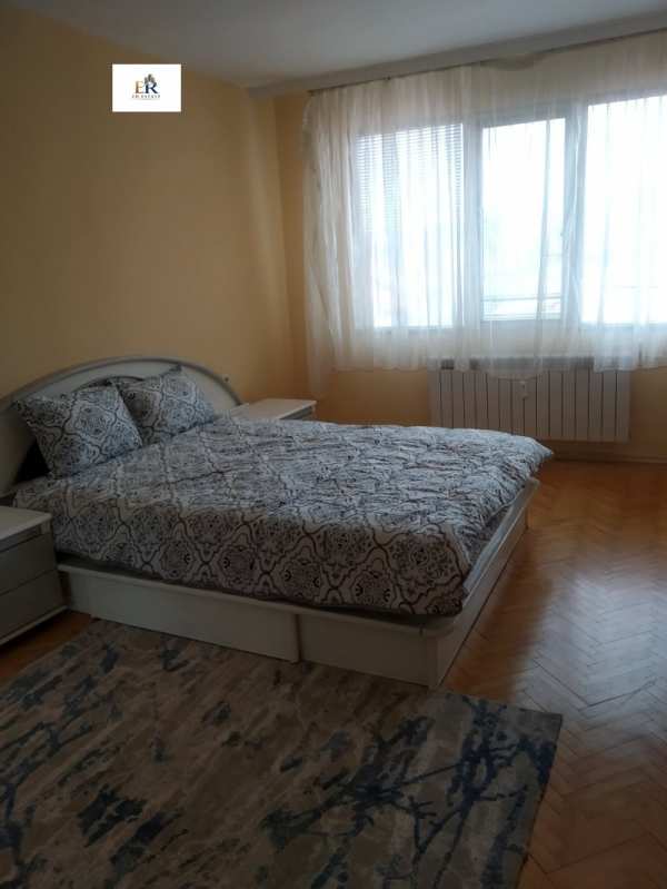 Дава под наем 4-стаен, гр. плевен, широк център