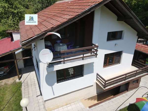 Дава под наем къща, гр. ловеч, център