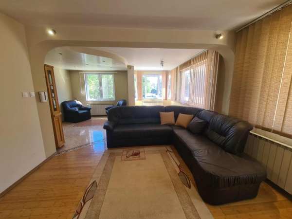 Дава под наем  многостаен град Хасково, Каменни
      145 кв.м