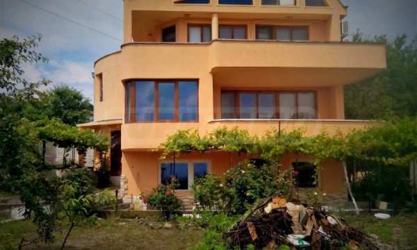 Дава под наем къща, гр. варна, к.к. св.св. константин и елена