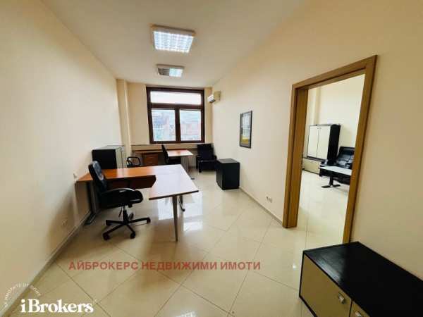 Дава под наем офис, гр. бургас, център