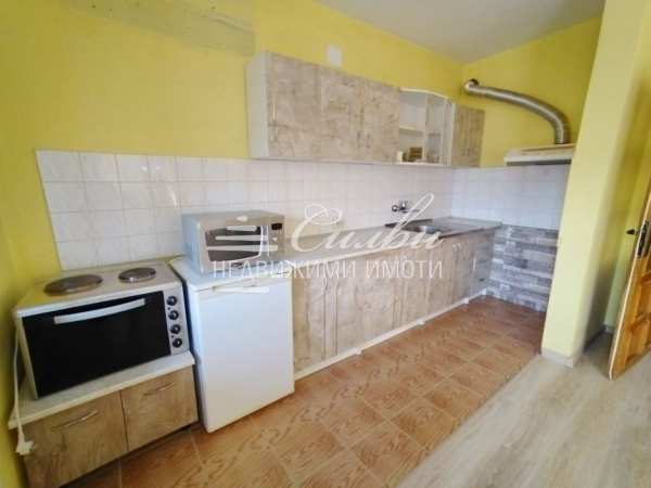 Дава под наем етаж от къща, гр. шумен, болницата