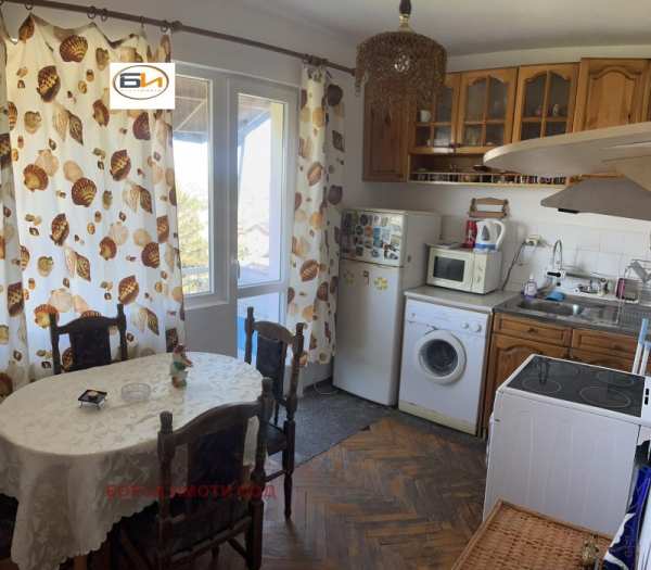 Дава под наем 1-стаен, гр. враца, център