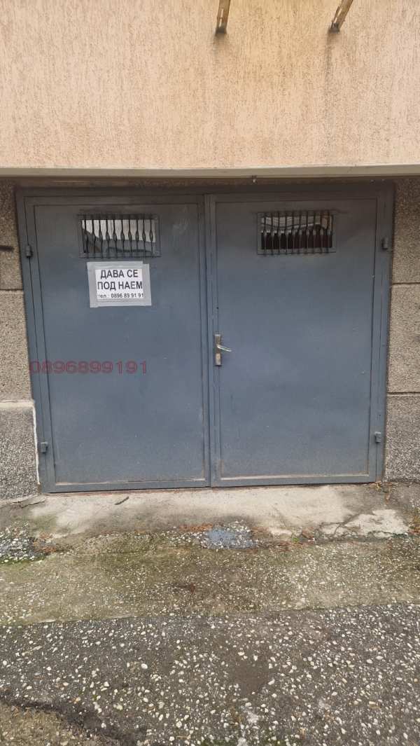 Дава под наем гараж, паркомясто, гр. пазарджик, център