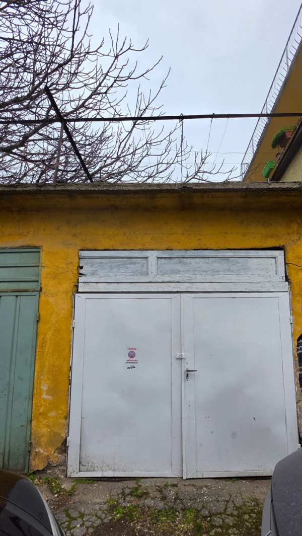 Дава под наем гараж, паркомясто, гр. пазарджик, идеален център