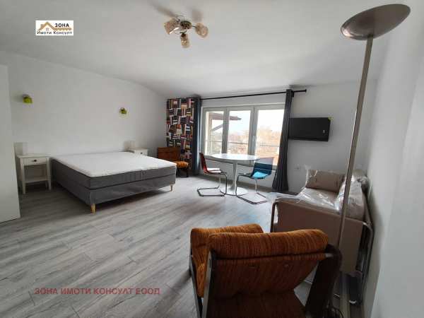 Дава под наем ателие, таван, гр. софия, докторски паметник