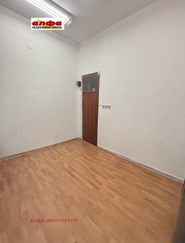 Дава под наем офис, гр. добрич, кралска зона