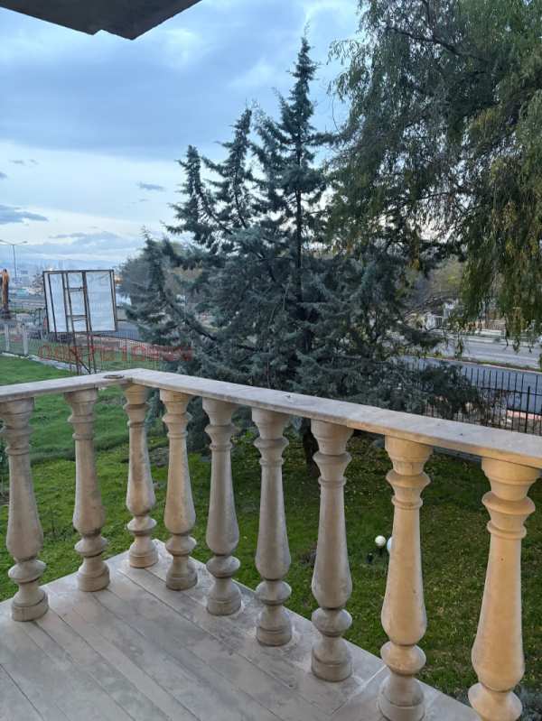 Дава под наем  многостаен град Пловдив, Гагарин
      195 кв.м