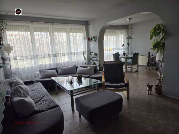 Дава под наем 4-стаен, гр. софия, мусагеница