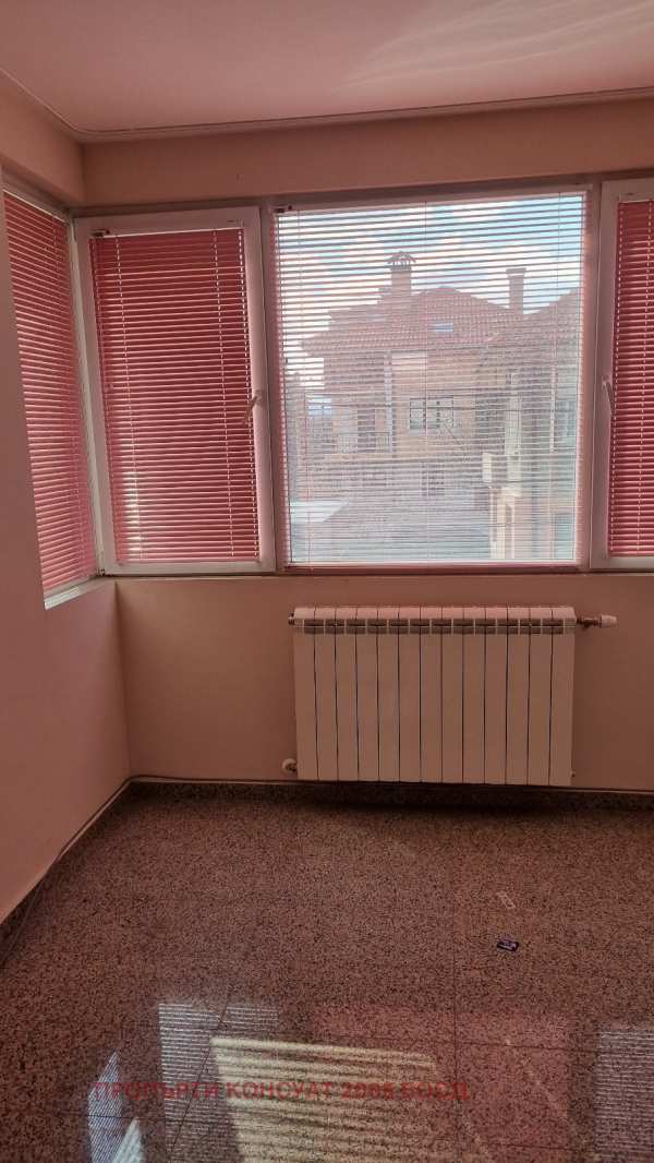 Дава под наем офис, гр. самоков, област софия област