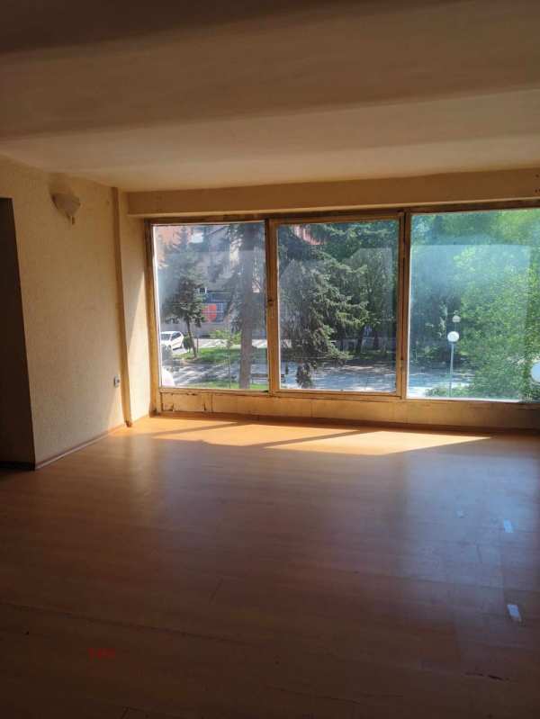 Дава под наем офис, гр. кюстендил, център