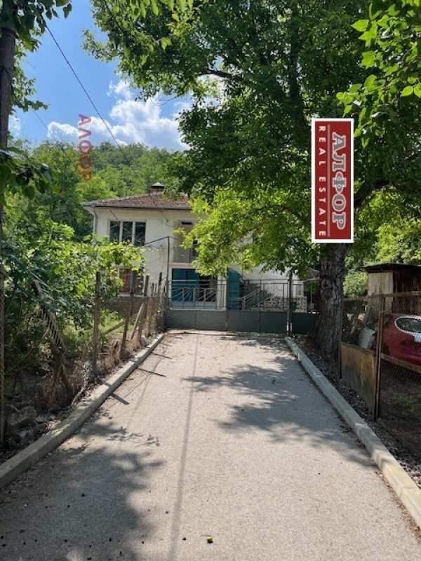 Дава под наем етаж от къща, гр. варна, с. константиново