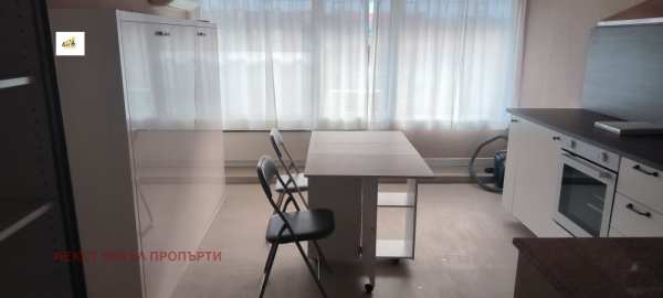 Дава под наем ателие, таван, гр. софия, яворов