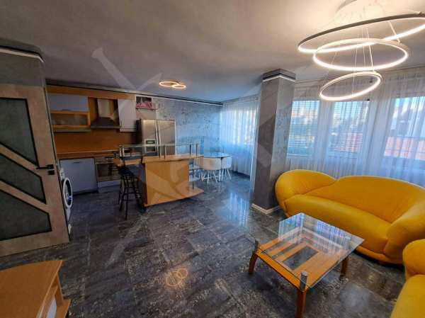 Дава под наем мезонет, гр. варна, център