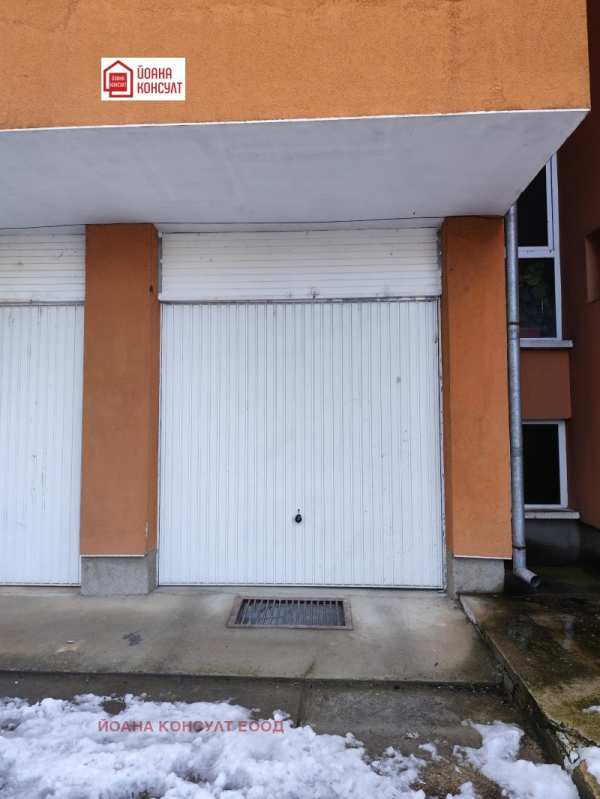 Дава под наем гараж, паркомясто, гр. плевен, идеален център