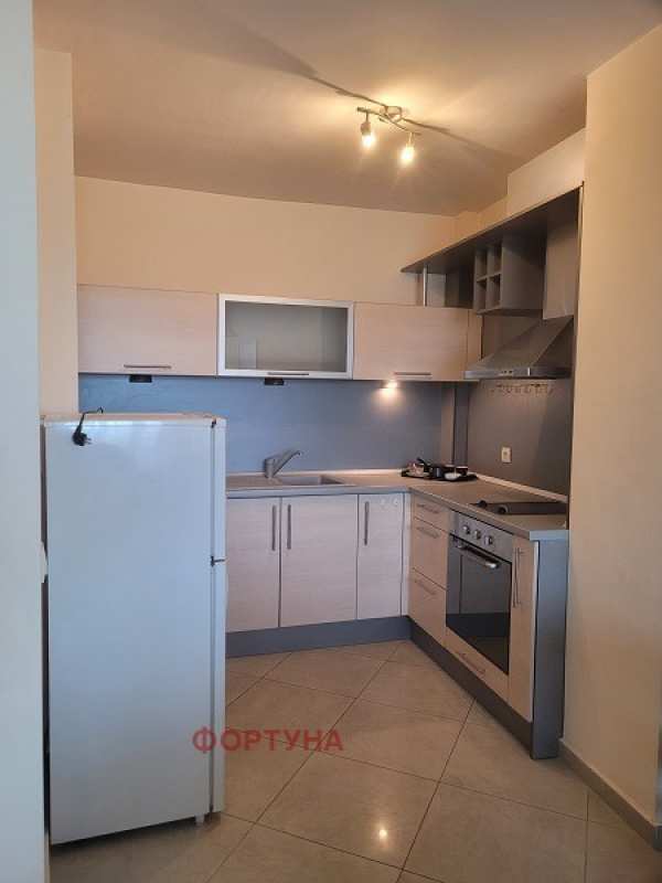 Дава под наем 2-стаен, гр. русе, център