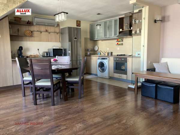 Дава под наем 3-стаен, гр. русе, широк център