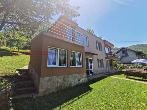 Дава под наем къща, гр. правец, област софия област