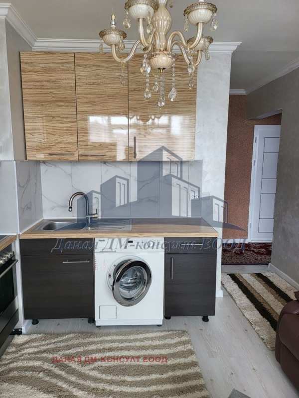 Дава под наем 3-стаен, гр. шумен, център