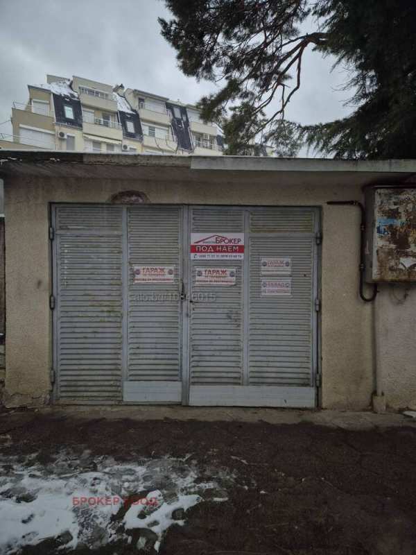 Дава под наем гараж, паркомясто, гр. сливен, център