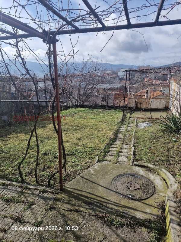 Дава под наем етаж от къща, гр. перник, клепало