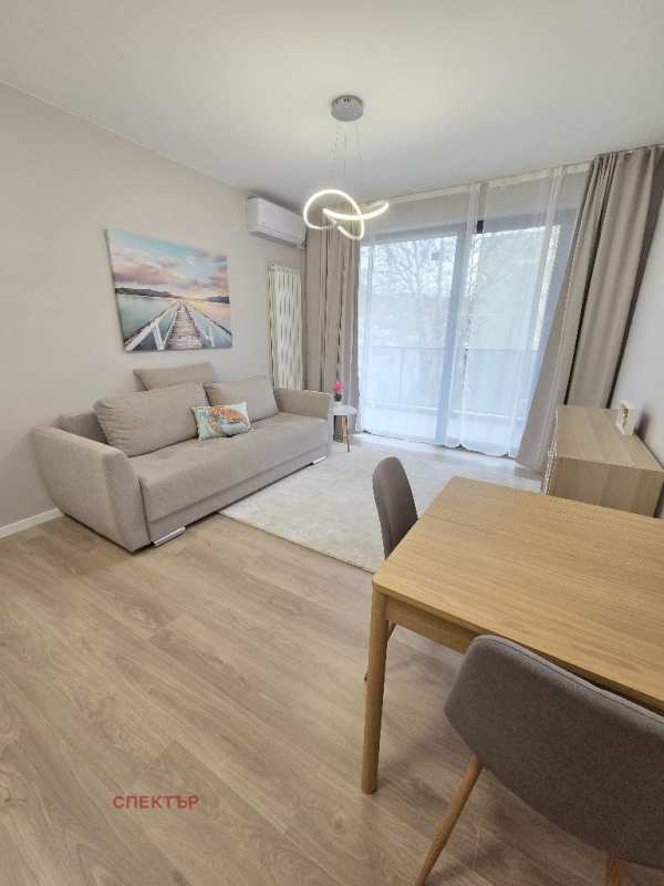 Дава под наем 2-стаен, гр. перник, изток