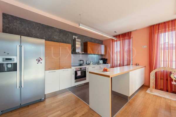 Дава под наем 4-стаен, гр. софия, в.з.малинова долина