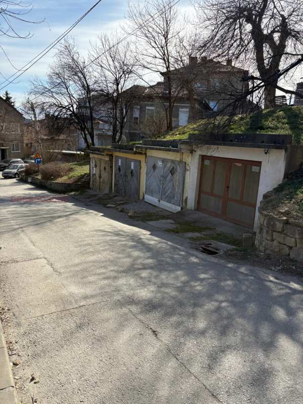 Дава под наем гараж, паркомясто, гр. велико търново, център