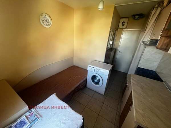 Дава под наем  ателие, таван град Русе, Център
      15 кв.м