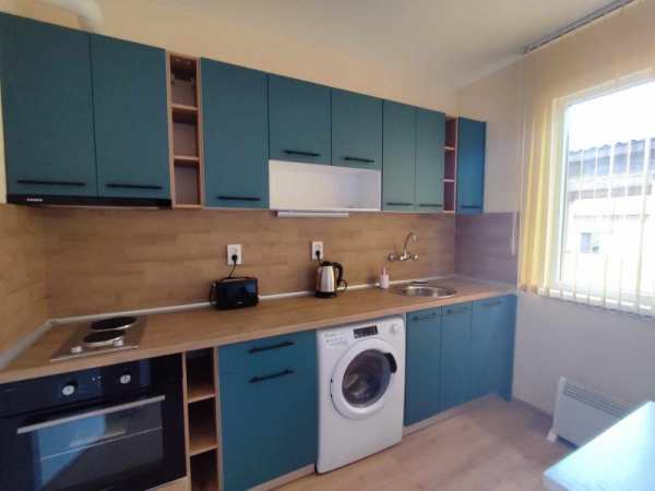 Дава под наем 4-стаен, гр. плевен, идеален център