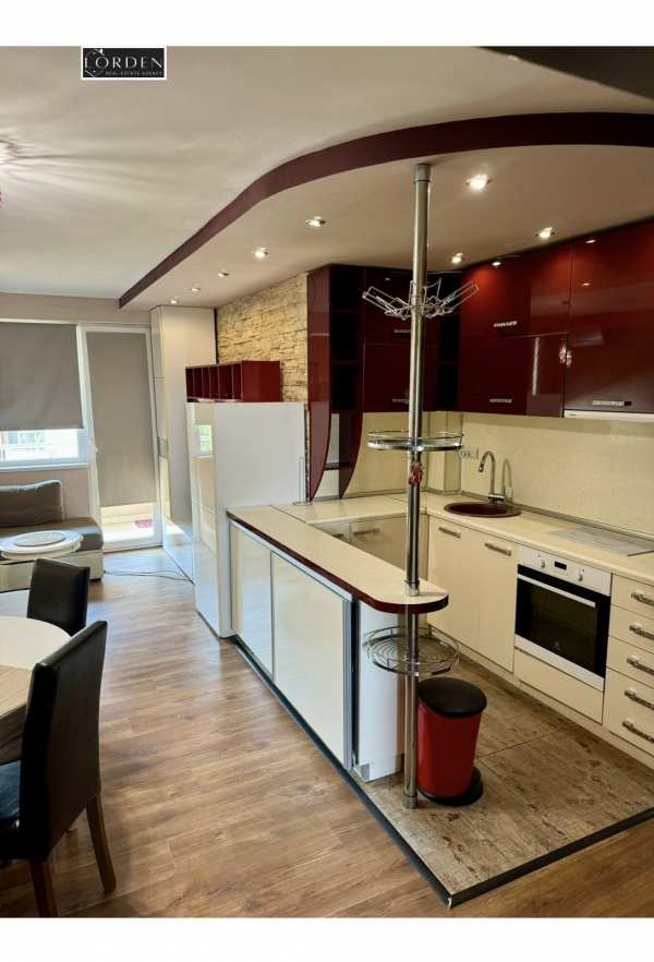 Дава под наем 3-стаен, гр. пазарджик, център