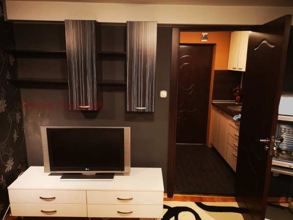 Дава под наем  ателие, таван град Плевен, Мара Денчева
      20 кв.м