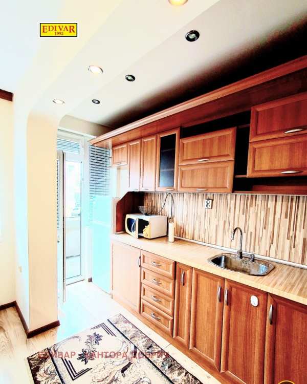 Дава под наем 4-стаен, гр. добрич, център