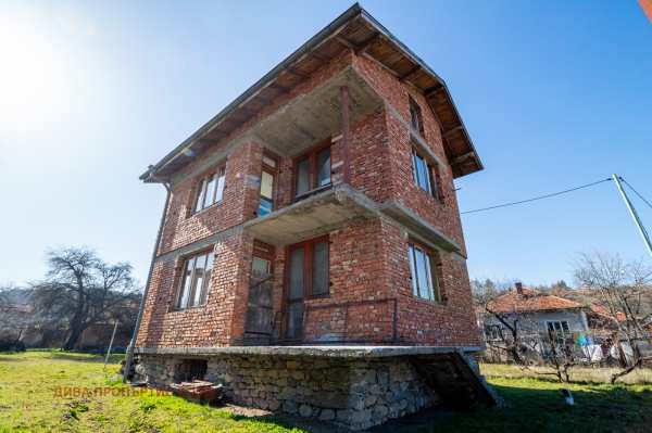 Продава вила, с. марица, област софия област