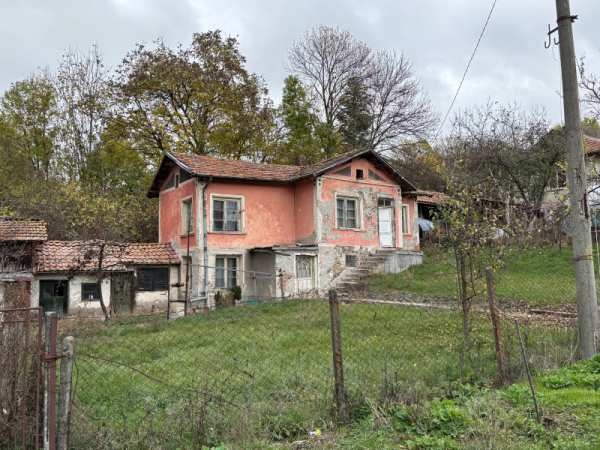 Продава къща, с. расник, област перник