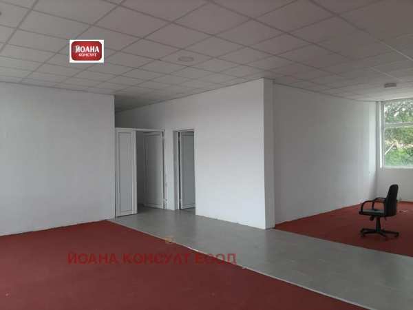 Продава  магазин град Ловеч, Промишлена зона
      400 кв.м