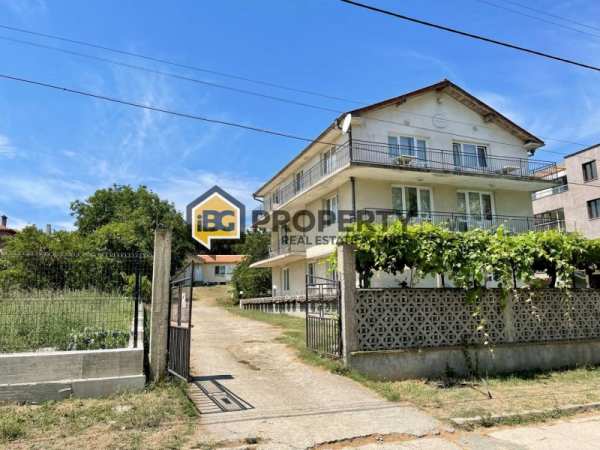 Продава  хотел гр. Бяла, област Варна
      490 кв.м