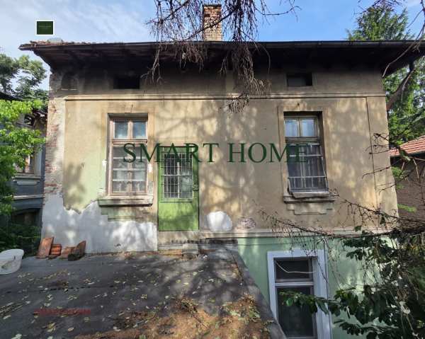 Продава етаж от къща, гр. велико търново, център