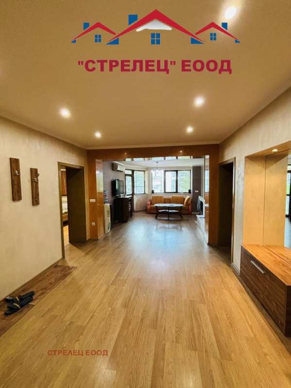 Продава 4-стаен, гр. добрич, център