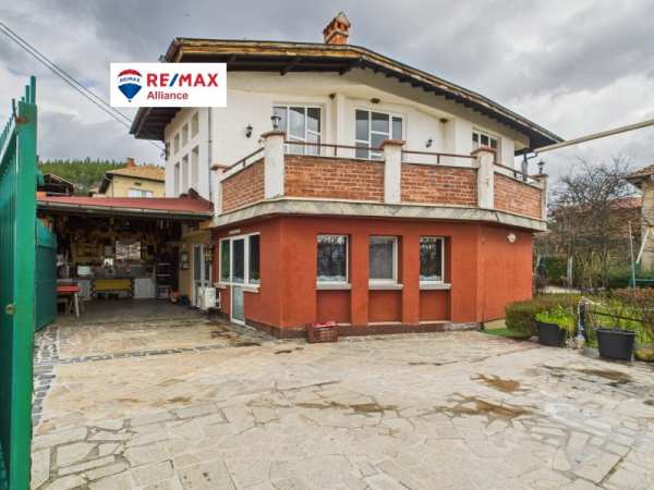 Продава къща, гр. годеч, област софия област