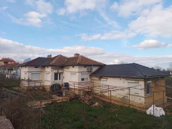 Продава къща, с. карапелит, област добрич