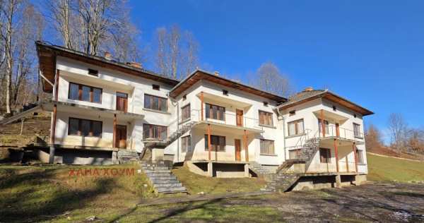 Продава хотел, с. черни вит, област ловеч