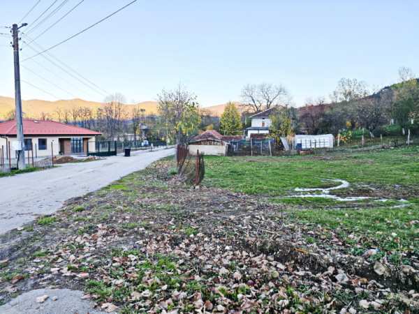 Продава парцел, гр. правец, област софия област