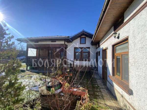 Продава  къща с. Хотница, област Велико Търново
      323 кв.м