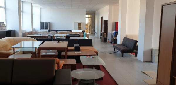 Продава  магазин град Ловеч, Промишлена зона - Север
      400 кв.м