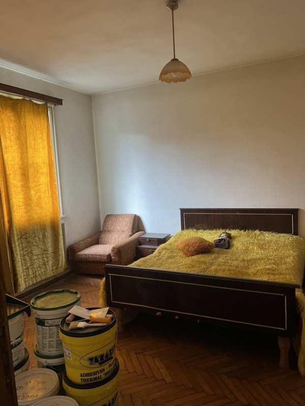 Продава 4-стаен, гр. перник, изток